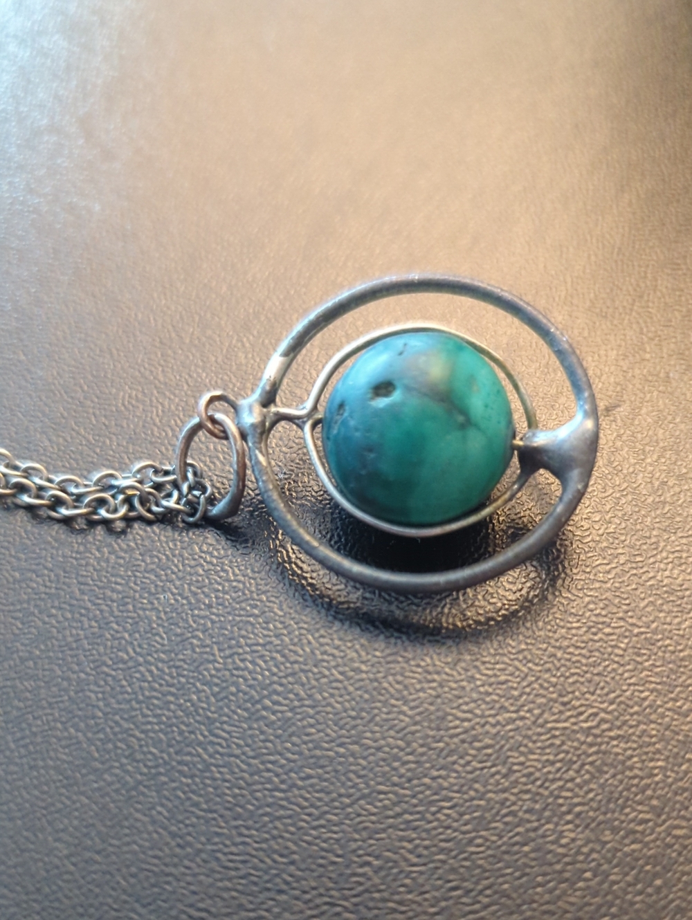 Kenetic Naive Malachite Pendant and Chain